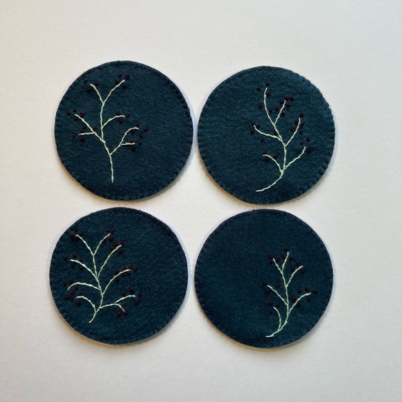 ‏Handcrafted felt coasters and embroidered.set of 4 - Picture 1 of 5